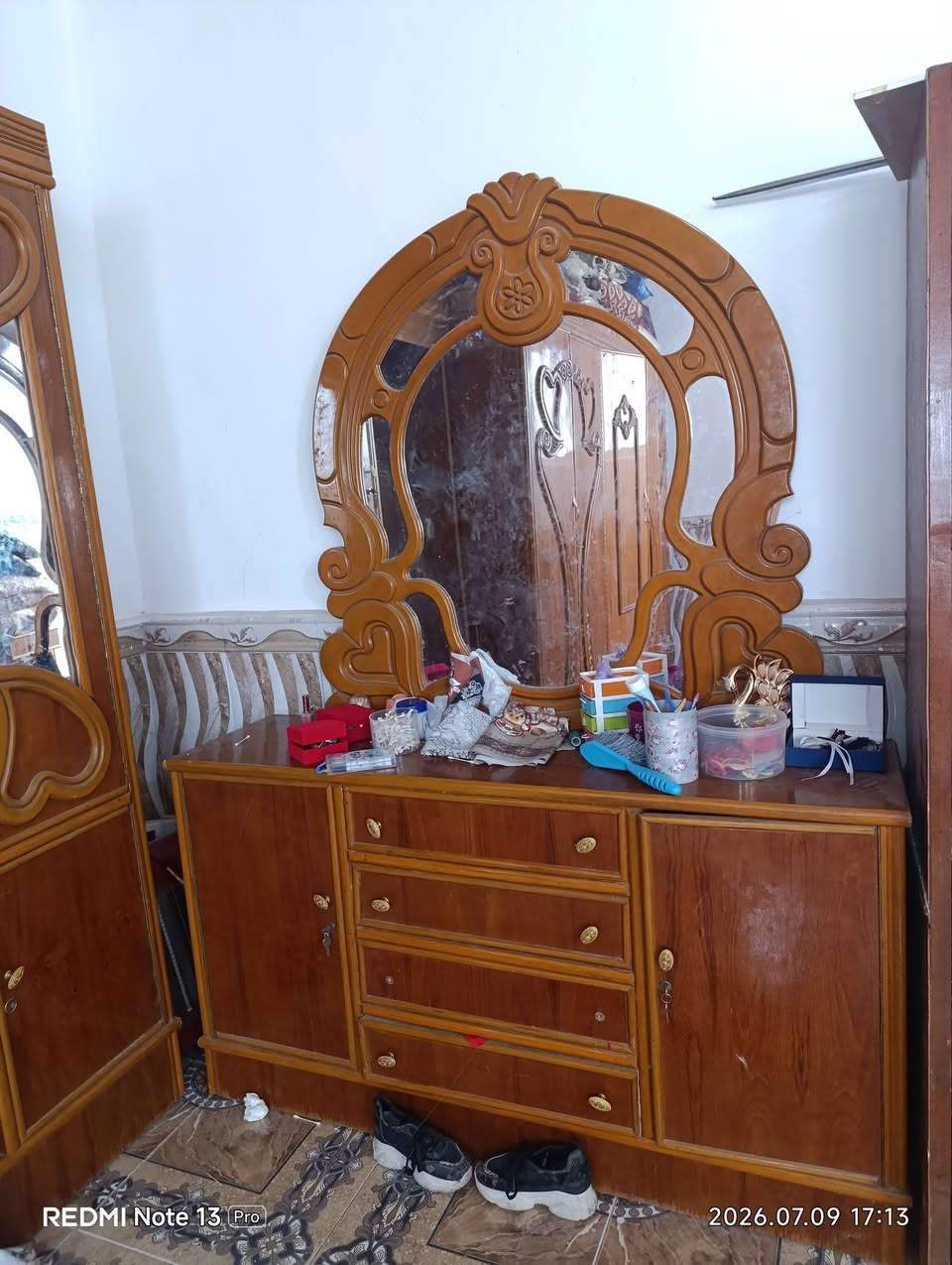 غرفـة اخشاب كامله
كنتور + زاريـه + ميز تواليت + جربايه بس تتركب لان كامله
+ كومديات 2 
للتفاصيل
واتساب + اتصال
*********** 
مكاني نجف حي الجامعـة شارع ابن كشكول
