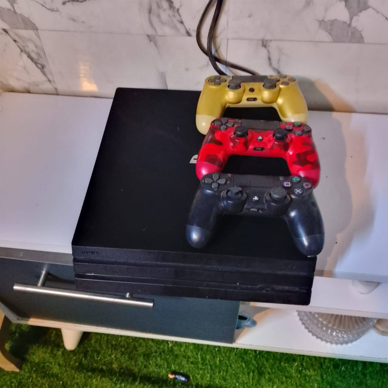 بلاي 4برو هارد واحد تيرا مهكر نظام 11 وياه 3جوستكات جهاز نظيف شرط الفحص ***********
