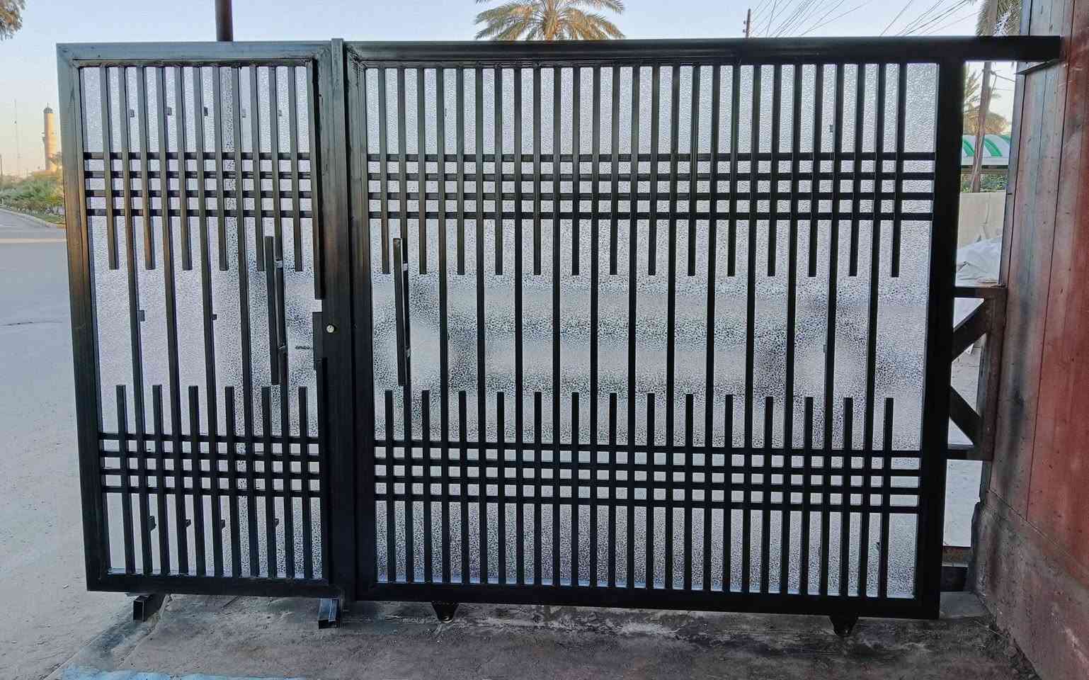 باب سلايت للبيع حديد تركي 
الارتفاع: 2متر  ٫  العرض: 3٫20متر
مع ملحقات كاملة 
للتواصل : ***********  || ***********
