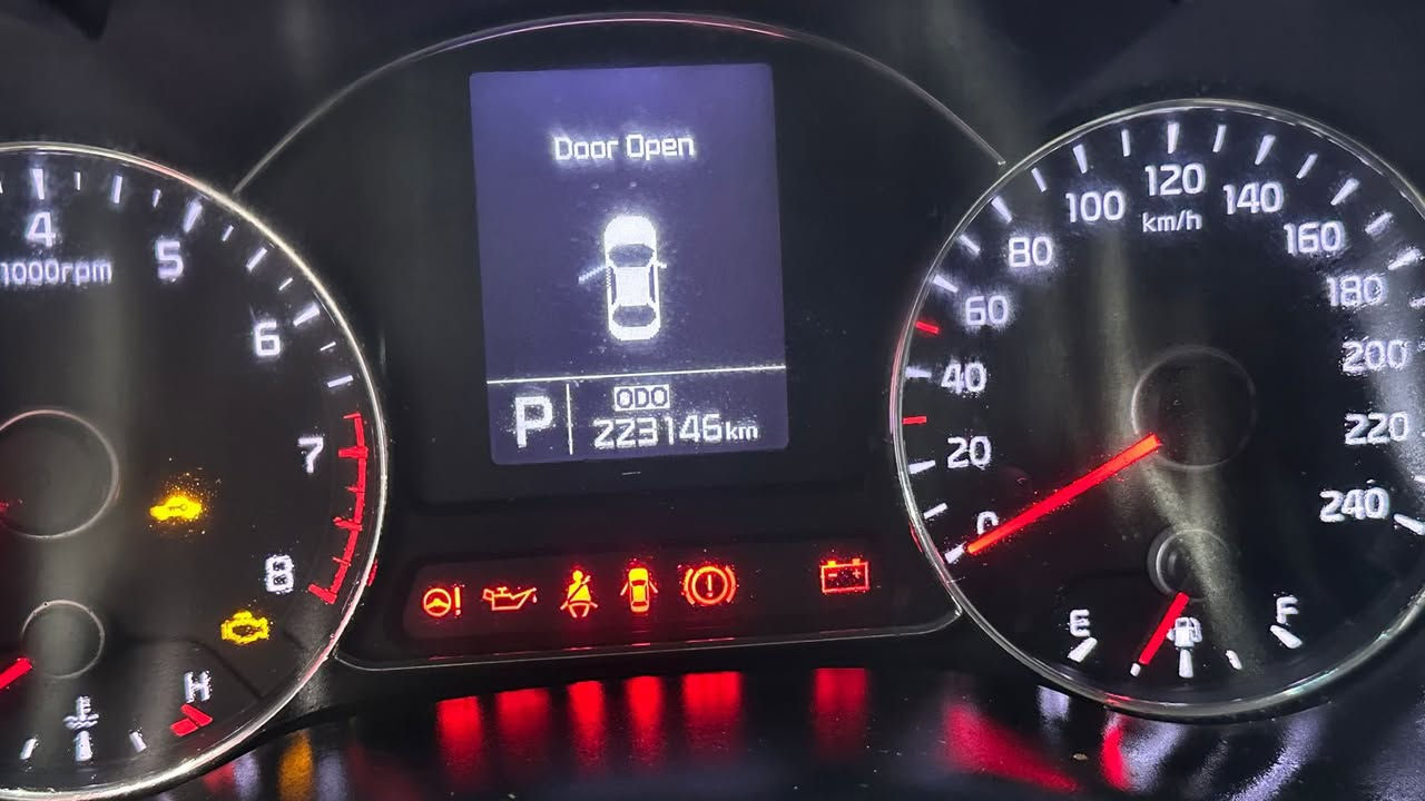 سلام عليكم فورتي خليجي للبيع سياره حلوه نضيفه ستخدام شخصي مكفوله من ضربه ول صبغ ول تبديل كريم مكينه مكفولات العنوان السيدية شارع التجاري  رقم الهاتف ***********احمد سعر السياره 125 وبيها مجال للطيبين
