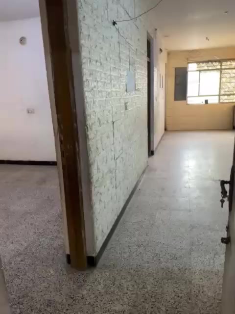 للايجار شقه طابق ثاني تحتوي على صاله ومطبخ وخدمات وغرفتين نوم لايجار ٣٥٠ الف ثابت العنوان البلديات حي التراث الزراعي خلف مطعم الهلالي مطعم خلدون سابقا للإستفسار ***********مكتب المستقبل للعقار
