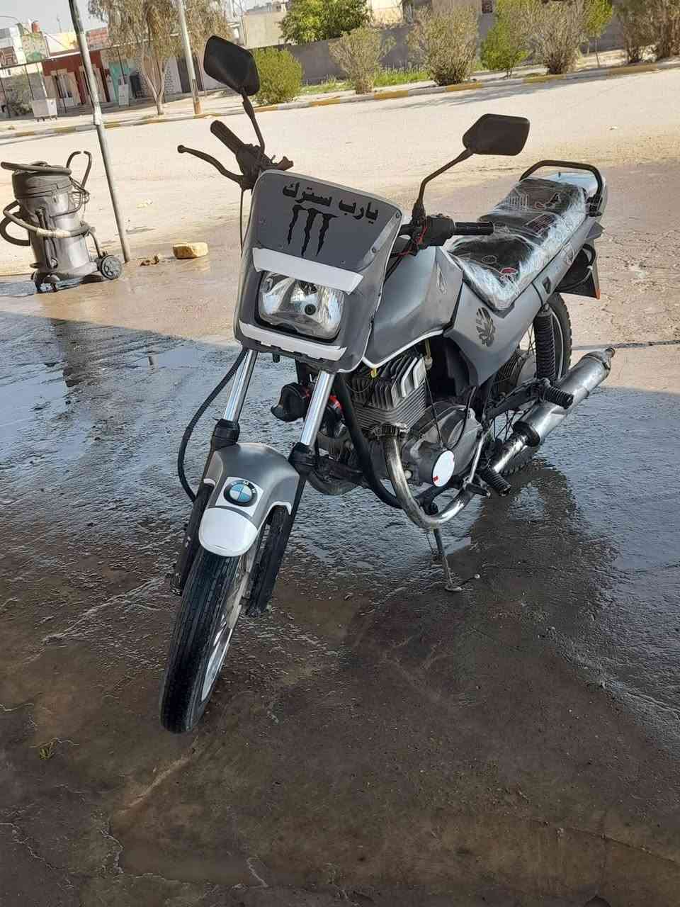 سلام عيكم موطور لبيع او مراوس محرك 350 كهربايات كله شغاله لايت زنون عالي ناصي شاير شغاله سعر خاص ***********
