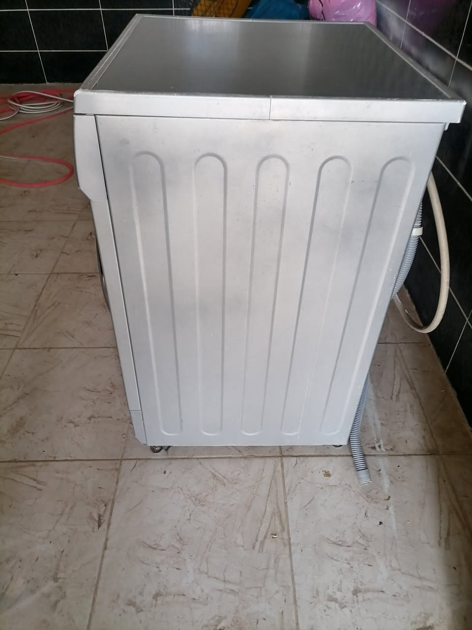 غسالة للبيع ال جي ٨ كيلو شرط الشغل بدون عيب بلاديه بدون تصليح السعر ٢٠٠ وبيها مجال الشراي يتصل ويدلل***********
