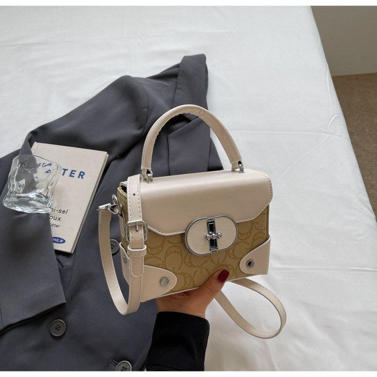 القطعة 13 الف بس!!!🫣❤️


**إذا كنت صاحب هذا الإعلان وتريد حذفه لأي سبب، رجاءا أرسل رسالة إلى الدعم الفني**