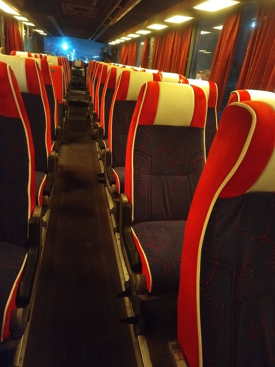 سلام عليكم دوشه باصات شغل درجه اولى حسب طلب صاحب الباص اقماش درجه اولى اسفنج ضغط عالي
أو كذا متوفر تلبيسه اسفنج مثل شغل البلادي أو متوفر تلبيسه عاديه بدون نقش أو انواع الالون والموديلات الحديثه العنوان النجف الاشرف
الرقم وتساب موجود ***********
