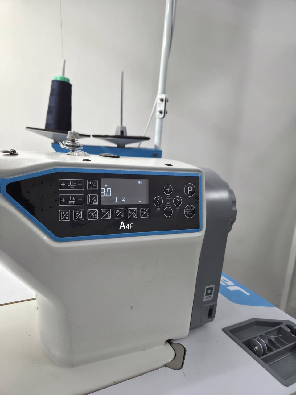 السلام عليكم ورحمة الله
مكينه جاك A4F 
 ناطقه بالعربي رفع بايه وقطع خيط
 فول مواصفات مكاني كركوك حي الاسرى السعر ٤٥٠

بيع فقط داخل كركوك 
***********
