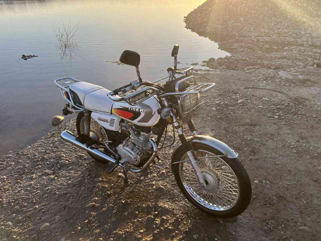 السلام عليكم .
موطور البيع 

تايكر 2020 مدرع 

محرك ما مفتوح 

السعر 500.

المكان الشركاط


**إذا كنت صاحب هذا الإعلان وتريد حذفه لأي سبب، رجاءا أرسل رسالة إلى الدعم الفني**