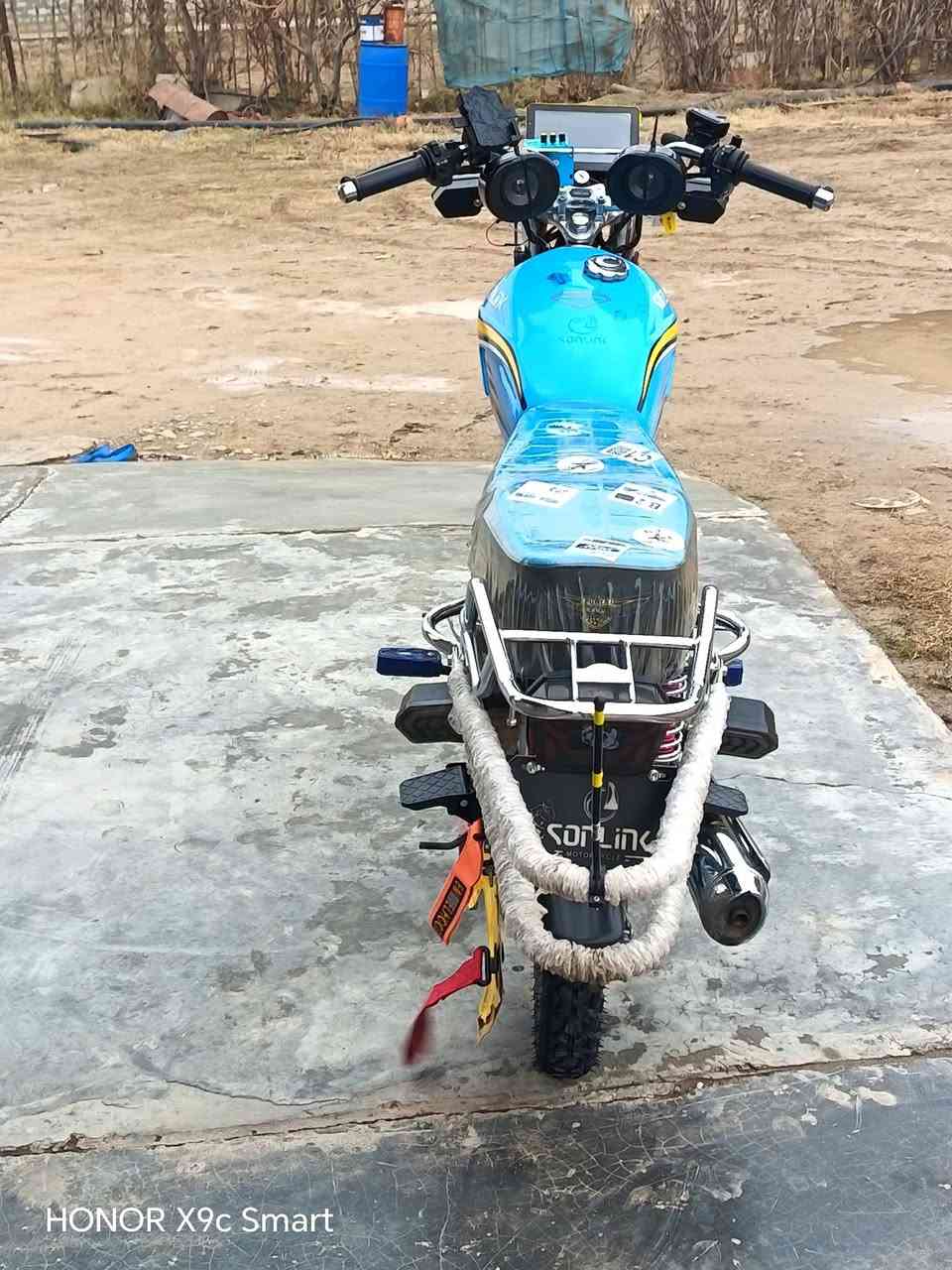 السلام عليكم موطور للبيع تايكر موديل 25 ومحرك ما مفتوح شرط موطور نضيف و جديد تواير جدد  وياله شرط مصطره محرك شرط ما مفتوح شرط موطور كلو شغال برغي ما يعوزه كهربائيات كلها شغاله شرط موطور نضيف سعر 700 وبي مجال للاستفسار الاتصال على الرقم ***********
