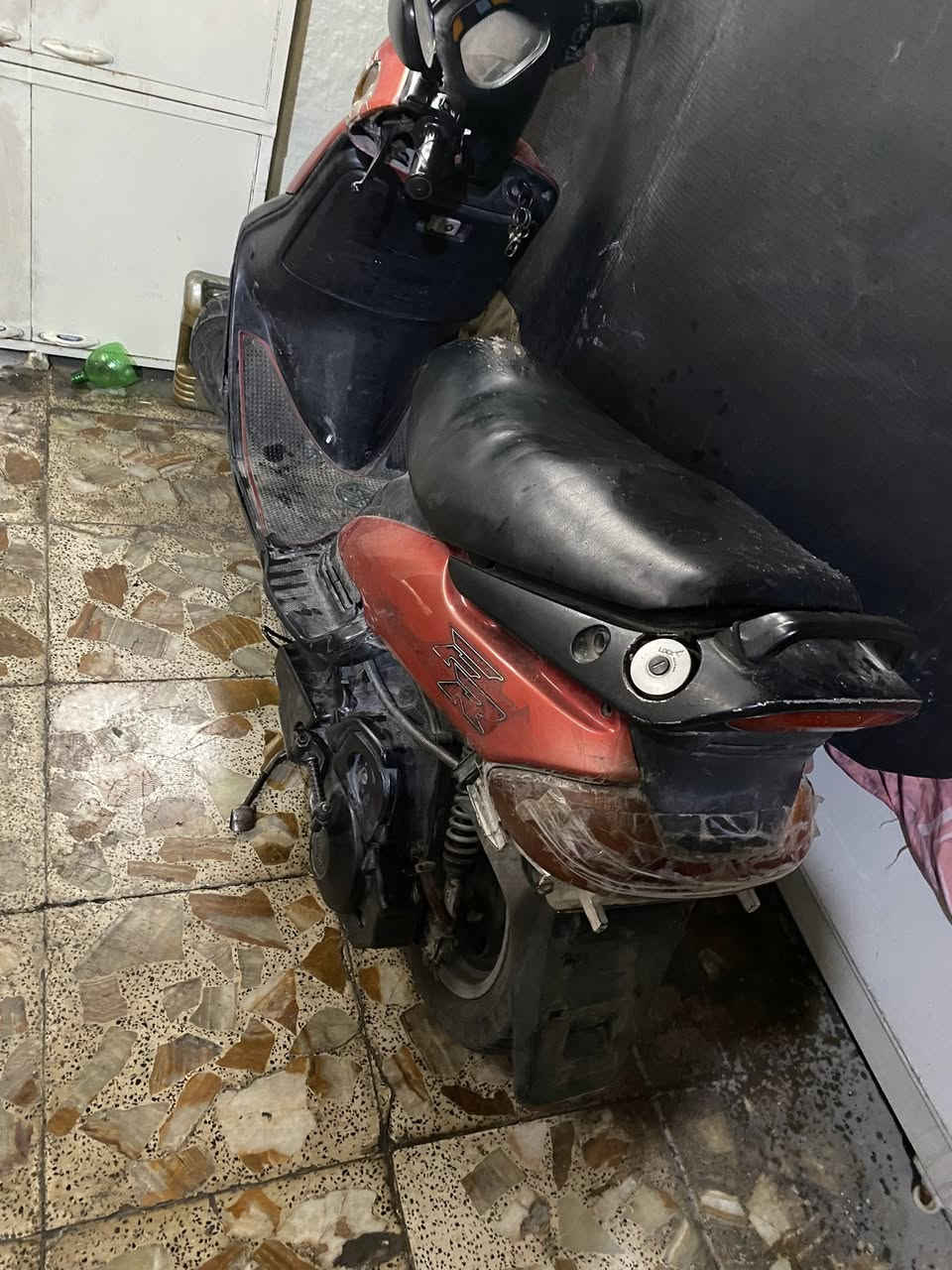 السلام عليكم دراجه فضائي للبيع جانت شغاله سابقا هسه طفت مادري شبيهه ابيع كوم حديد
سعر ٢٠٠ وبيهه مجال بسيط ***********
بغداد حي القاهره
