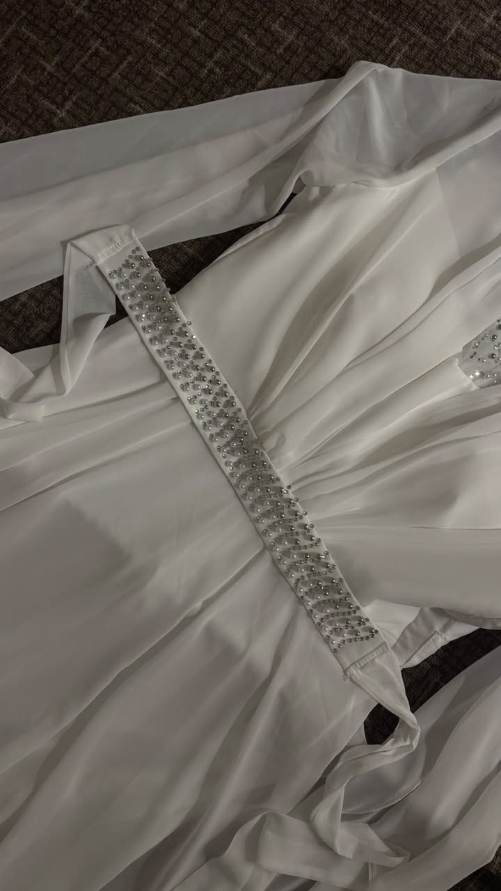 فستان عقد جديد مملبوس ولا مره
وشال عقد هم جديد والله 
الي تريدههن تكتب بلتعاليق 🤍 
قياس 48
مكاني بغداد مدينه الصدر
وتوصيل موجود داخل بغداد والمحافظات


**إذا كنت صاحب هذا الإعلان وتريد حذفه لأي سبب، رجاءا أرسل رسالة إلى الدعم الفني**