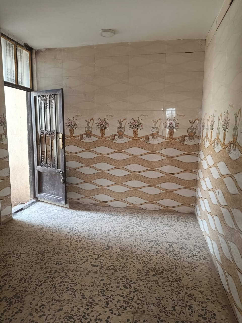 مكتب دالاليه الشريفي شقه للايجار حي العسكري شارع 80 قرب مخبز مهند  ***********
