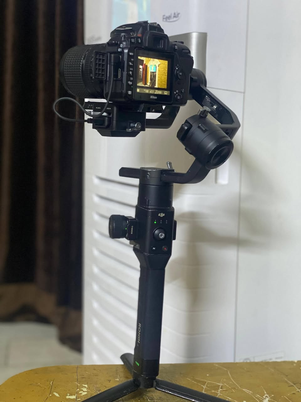 رونين DJI S
للبيع نضيف جداً شغال كل مشكلة مابيه كامل مع غراضة وحقيبته بسعر 250 الف بيه مجال  سبب البيع اريد اجدد اجيب اخر اصدار 
. 
مكاني بغداد الحسينية واكو توصيل لكن دفع عربون 
***********
