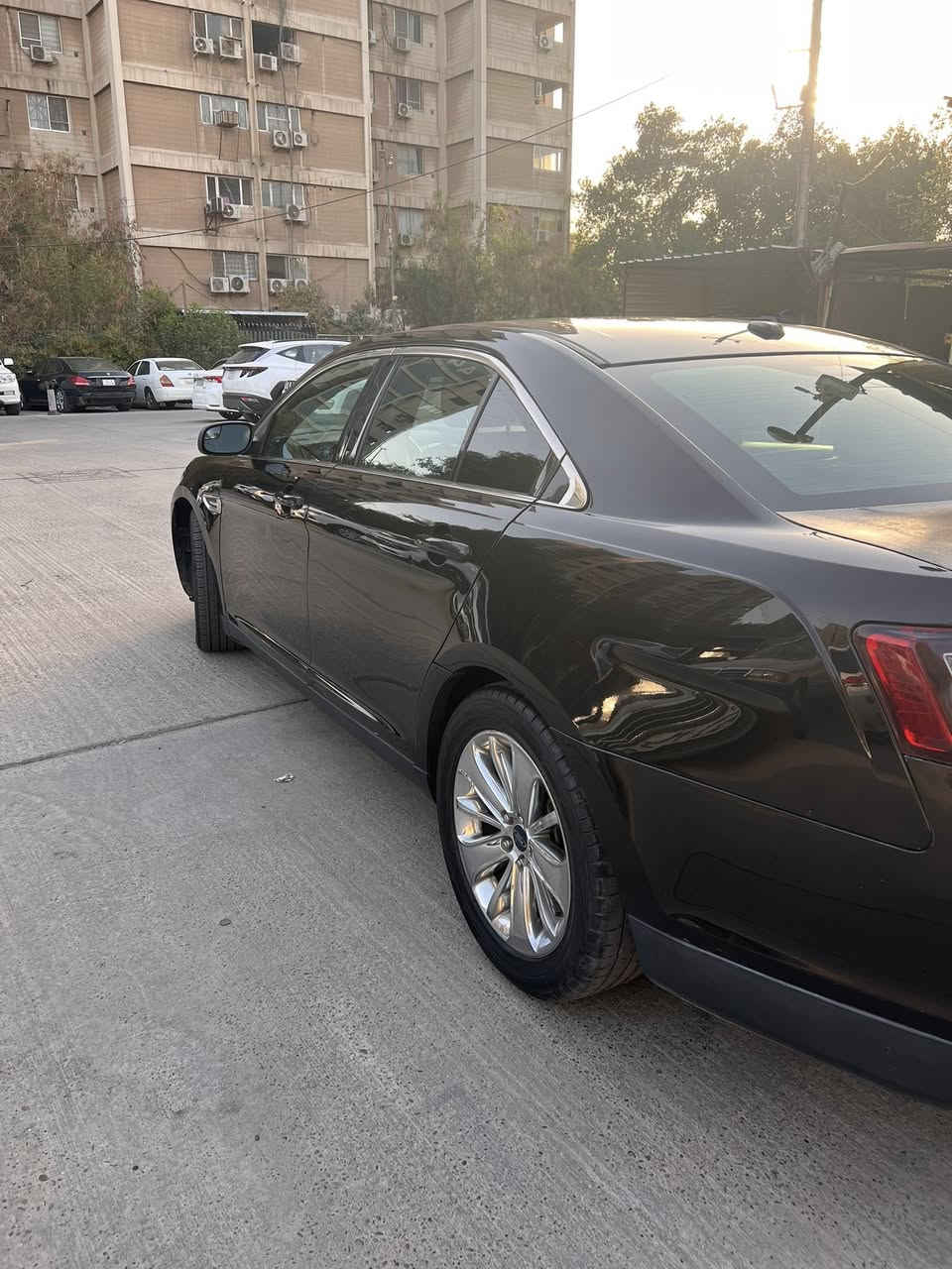 السلام عليكم تورس ٢٠١٣ بيهة قطع صبغ  وبيهن زلوغ  الصندوك جارد التدفئة لاغيهة حاطلهة مكينة مال ١٧  باسمي السيارة مكانهة الصالحية رايدهة ٨٧
***********
