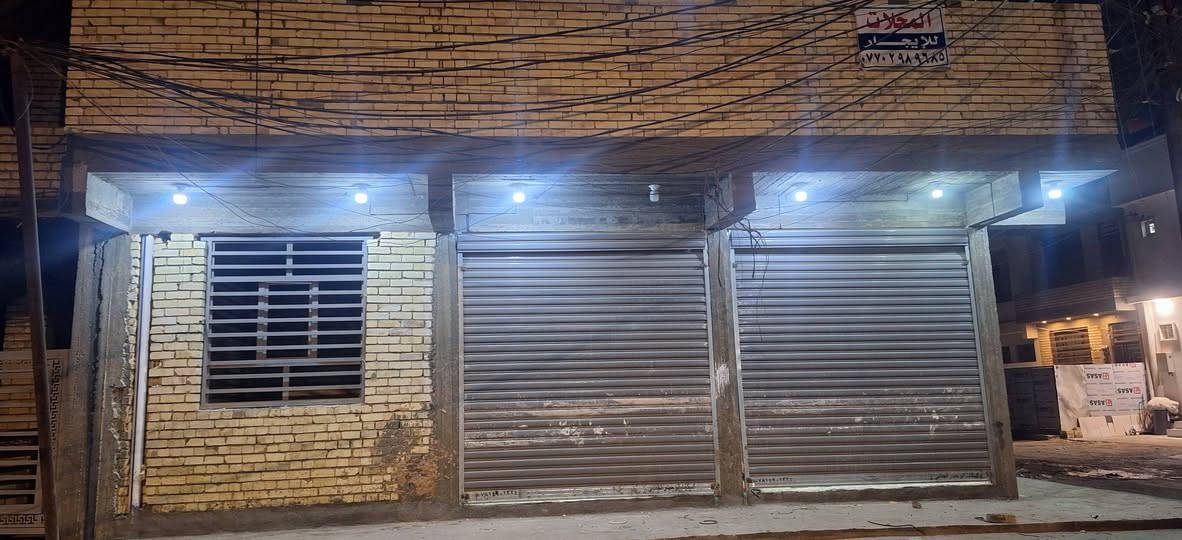 السلام عليكم محل عدد ١  للأيجار منطقه التاجيات قرب مديريه المرور التاجيات مساحه المحل ٣.٥ ×  ٥  الي ابصف الركن إيجار المحل الواحد ٢٥٠ الف وبي مجال  الموبايل ***********
