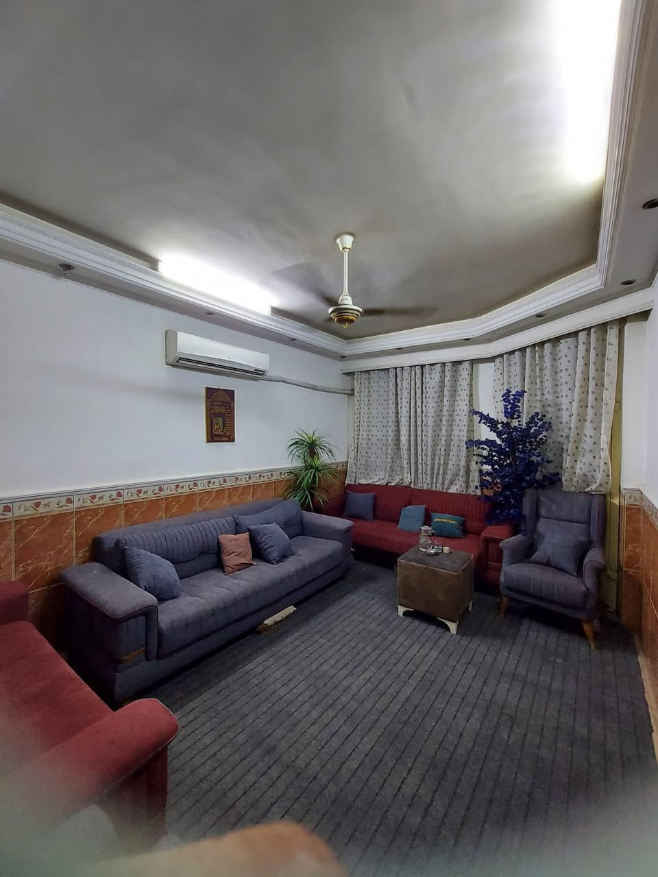 سلام عليكم بيت للبيع طابو صرف طابقين مساحه 100م (استقبال + صاله +مطبخ + وحمام كبير + الطابق الثاني يحتوي ع غرفتين وحمام  سطحين) مكان البيت الصحفيين شارع 15 الفرع المقابيل حلويات قطر الندى استفسار واتساب ***********
