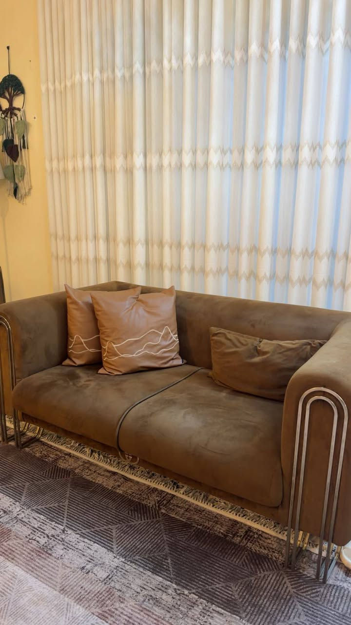 للبيع سعره 550 عشر مقاعد ***********

