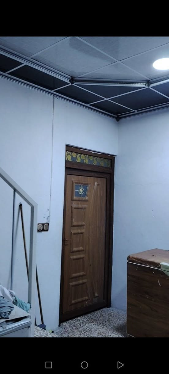 البيت للبيع رأس الجاده خالف بطاقة الخضره سند طابو ٣غرف نوم المساحه ٧٠ متر الاستفسار وتساب  *********** ***********
