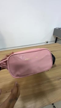 حقيبة مكياج • مقاومة للماء • ٣ جيوب