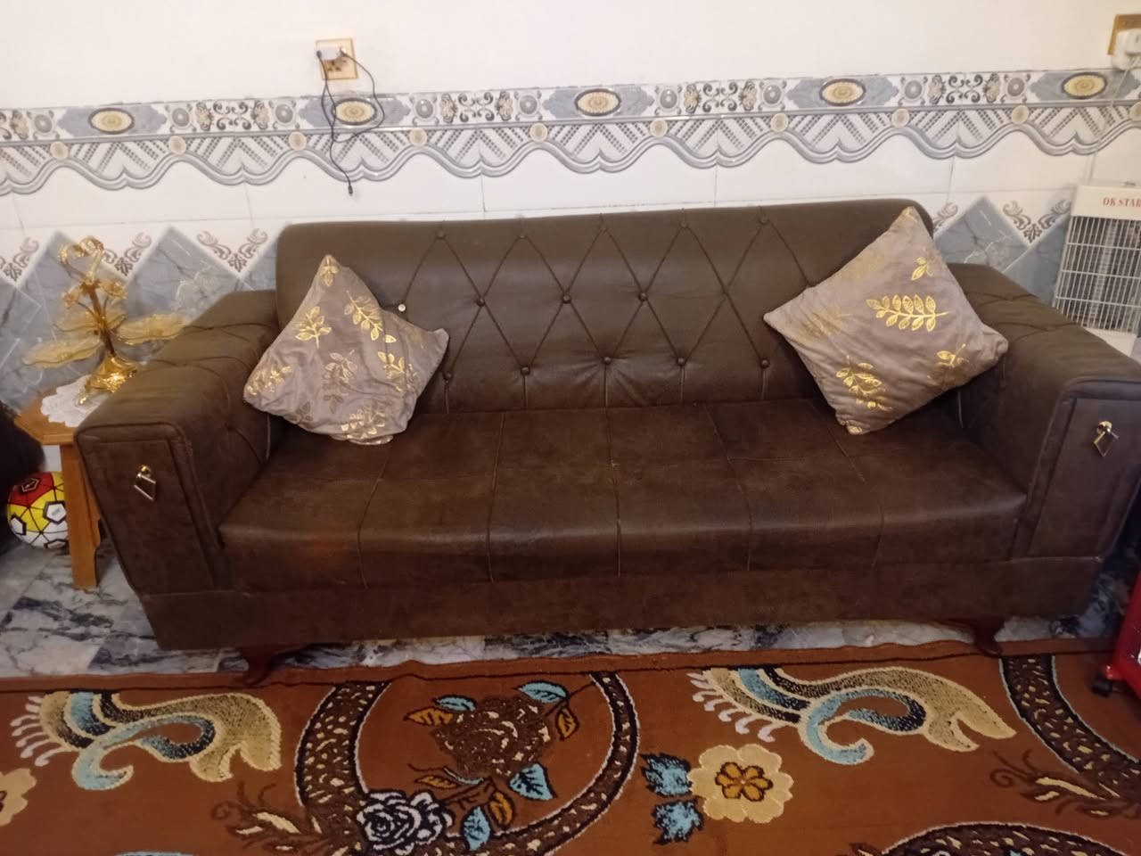 تخم تكمه نظيف جدا 10مقاعد  ٢٥٠ الف مكان الخطيب زراعي الي يريده  هذا رقم ***********  بي واتساب
