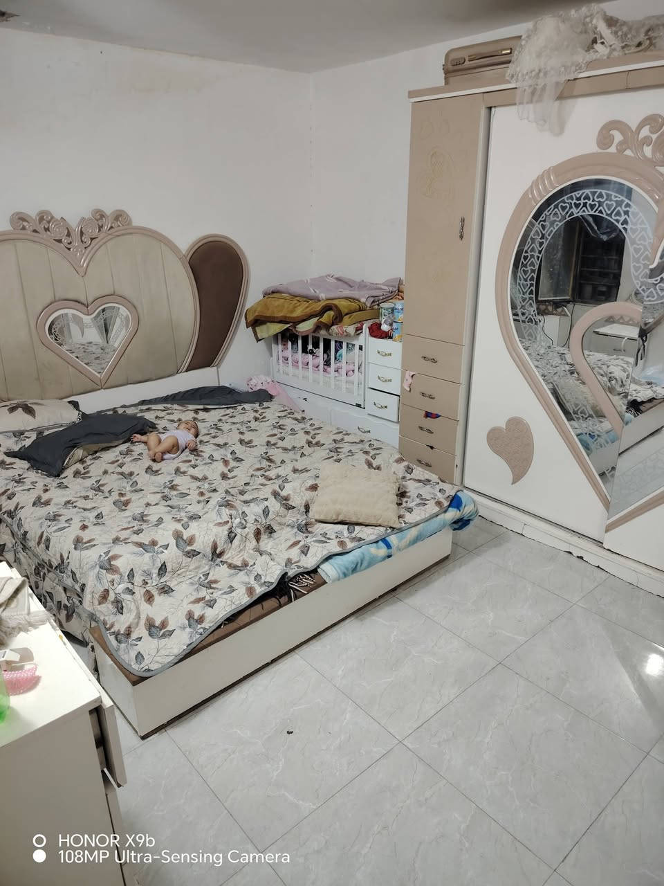 بيت 120 متر ب سكله الكرعاوي يم مولدة صدام يحتوي ع غرفه وصاله ومطبخ جبير وطارمه جبيرة وحديقه بيها بيت كوله بورسلين من باب البيت للغرفه رقم التليفون *********** فقط واتساب السعر 25
