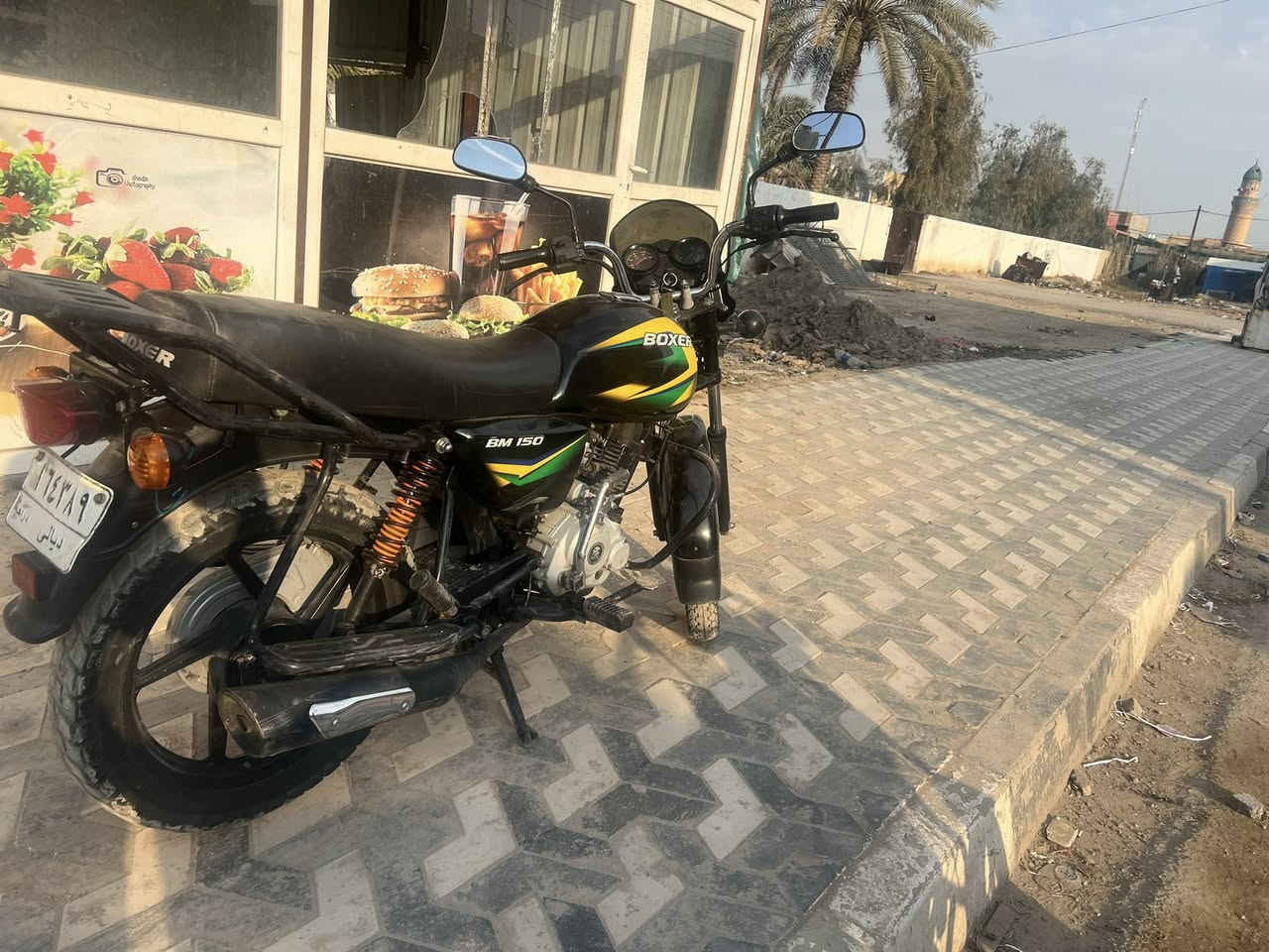 دراجهة بوكسر للبيع مرقمه كامله ديالى القصيرين   بسعر مناسب هواي  نتواصل على هذا الرقم ***********
