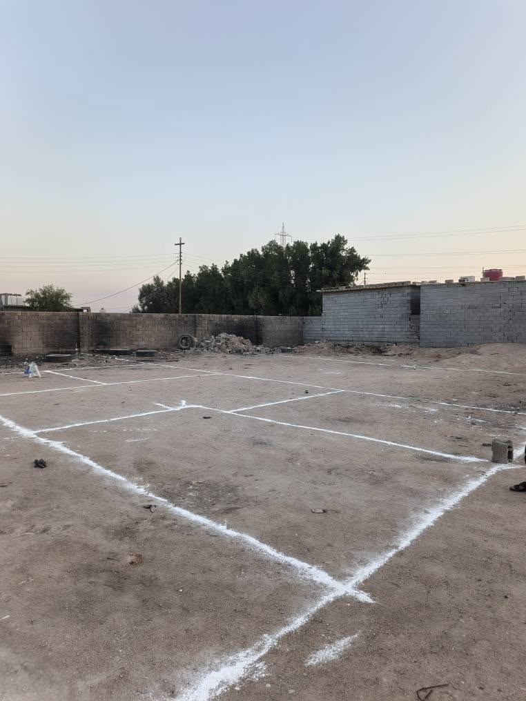 السلام عليكم ورحمة الله وبركاته 
يوجد لدينا قطعه ارض للبيع المساحه 1000 متر 
تريدها كلها او قطعه قطعتين عادي 
ماء وكهرباء وشارع 10 متر عقد زراعي البصره الزبير خلف المعارض السيارات السعر 20 مليون 
رقم الهاتف *********** ابو محمد الزبير, البصرة
