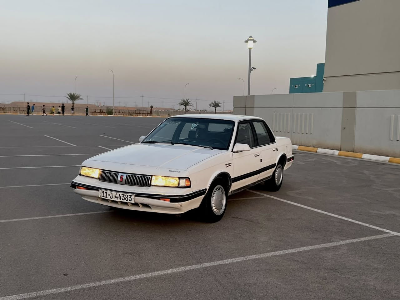 🚗 للبيع او المرواس حسب القناعة أولدزموبيل موديل 1990
- محرك 3100 مكفول لا تبخير ولا تنقيص.
- لايتات زينون أصلية.
- تخم تايرات جديد، صار أسبوع من مركب.
- مبدل فيت بم (Fuel Pump) مع باتري جديد
- مسجل يدعم AUX والبلوتوث.
- السيارة جاهزة مجهزة.
- صدر خلفي جديد.
- صدر أمامي بنسبة 70%.

للاستفسار يرجى التواصل على الخاص.***********
