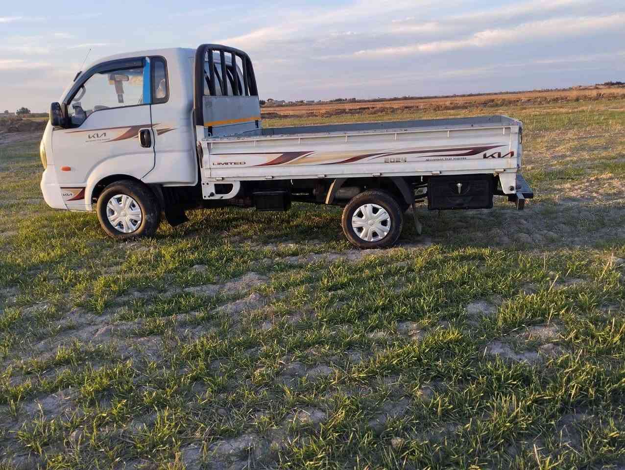 السلام عليكم كيا حمل موديل 2018  دخول جديد بيه ارقام وسنويه وكاله بسم المشتري رقم اربيل الجديد حصه كاز سياره مامشتغله بالعراق مكفوله فقط.سرقه وعشاير وحرام سياره جاهزه للعمل بدي زيرو و مغلف اصلي تبريد ثلج مكينه وكير شرط لا تنقيص ولا تبخير تخم تاير حداديه بلكارتون فول ٥ دكم صاج ملكي دبل رف ثلاجه مال جناي ماتخسر عليه ولا الف السعر ب58وبيه مجال  اتصال على الرقم***********
0786618229
