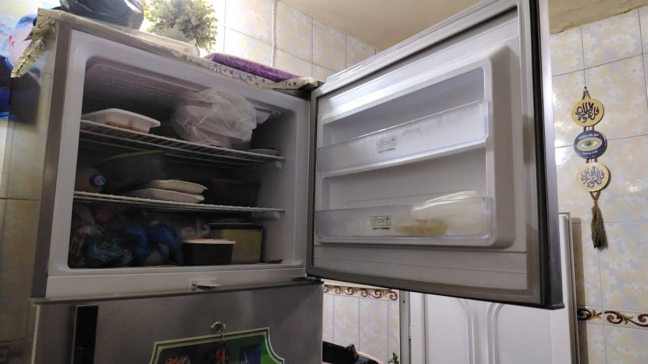 مكلف بلنشر للبيع ثلاجة 30 قدم ماركة IkEDO  ماصار هواي من اشتريتها بسبب ضيق المكان  بعدها جديدة والله الاستفسار واتساب *********** المكان الشعب مقابل مدرسة التربية الابتدائية
