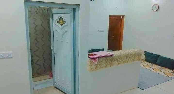 السلام عليكم 
بيت للبيع 100 متر ركن عالي عن الشارع طابو زراعي قريب الشارع 
يتكون من غرفه -صاله - مطبخ بناء بلوك سقف صب اساس حجر 
العنوان شارع المعمل مقابيل اسواق حسين الرماحي 
السعر 27 وبي مجال 
للاستفسار *********** النجف, العراق
