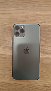 11 برو 🖤  ذاكره 64 📲  بطاريه 78 🔋  الجهاز نضيف جدا فقط مبدل شاشه نوعيه...