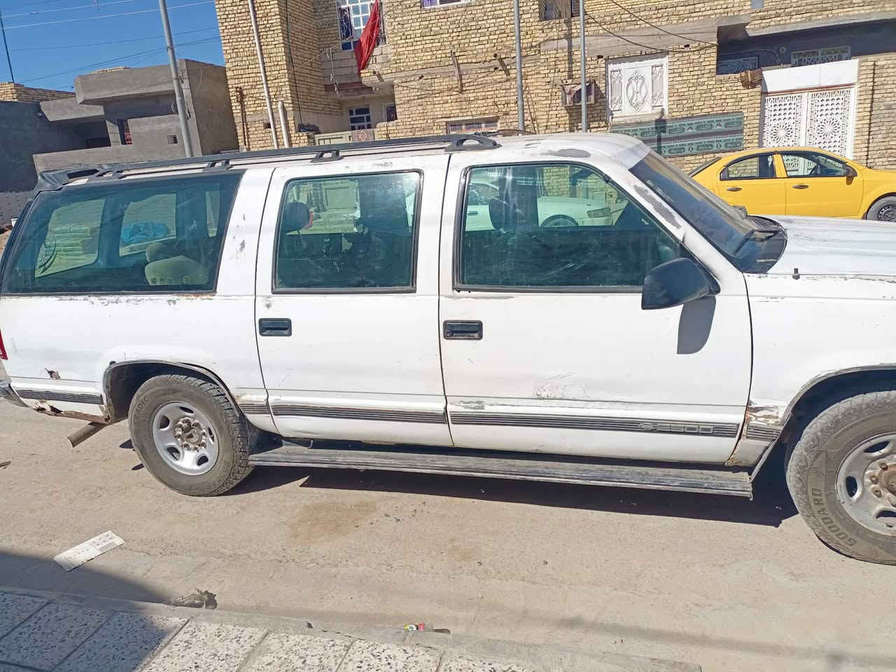 السلام عليكم للبيع بهبهان ٩٨ سيارة جاهزة كير ومكينه وحدادية وتخم تاير رقم ديالى اجرة راعيها بالحله بالمسيب ابيعها بدون راعي ومراوس ترهم مكانها الناصرية سعرها ٢٥ وبيها مجال ورقمي *********** والشراي يتصل
