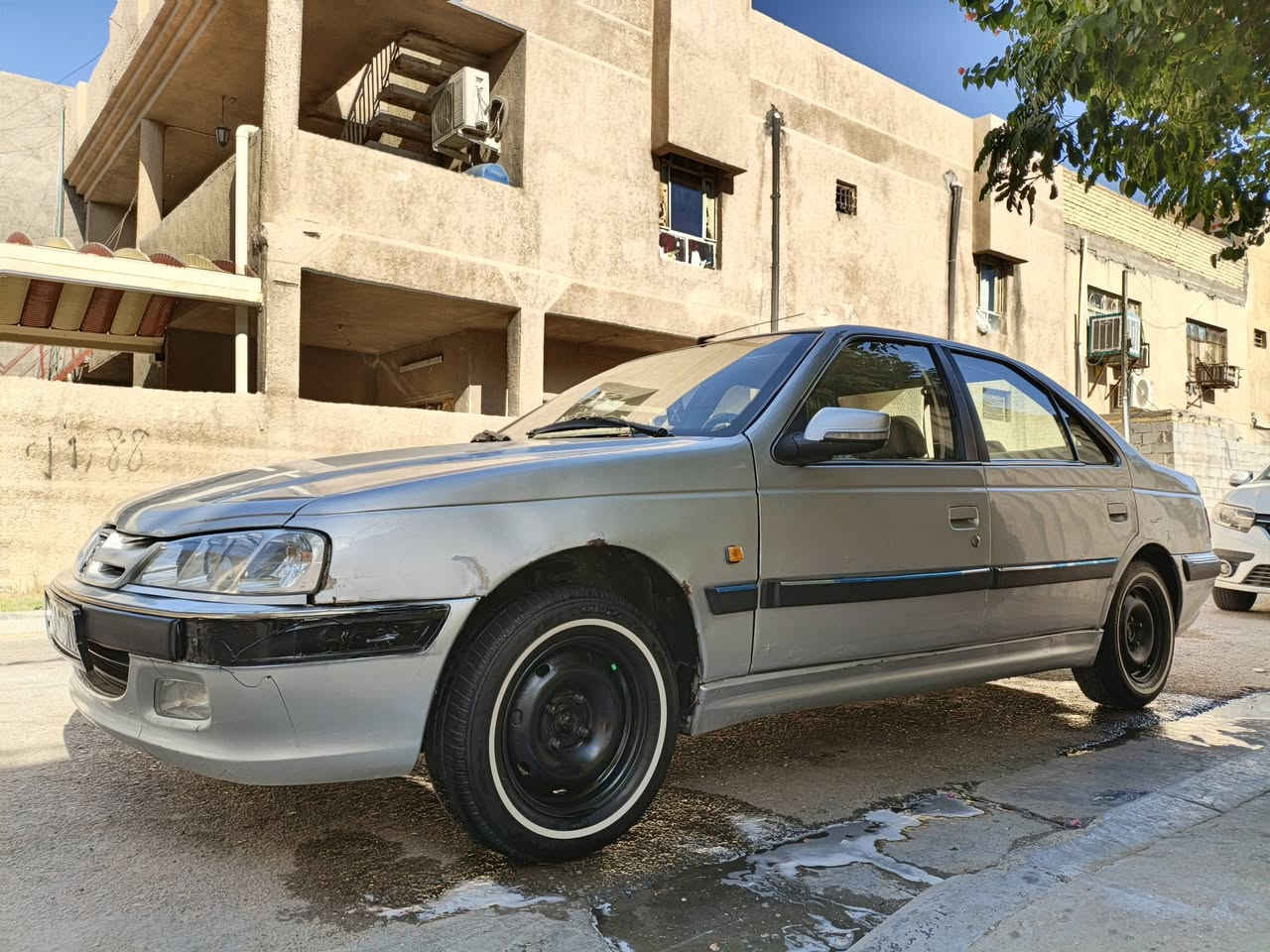 سلام عليكم بيجو 405 محدث بارص موديل 2004 مصبوغه لجماليه تخم تاير نص عمر صدر امامي وخلفي خير من الله
السياره مكينه كير اكسل فرنسي مكفول من التبخير والتنقيص 
كربائياتها كلها شغاله يرادلها كنبريس مال تبريد فقط رقمها ديالى نكليزي باسمنه مكاني بغداد الغزاليه السعر   32وبيها مجال قليل
رقم راعي السياره ‏‪***********‬‏ مكلف بنشر مكلف بنشر
