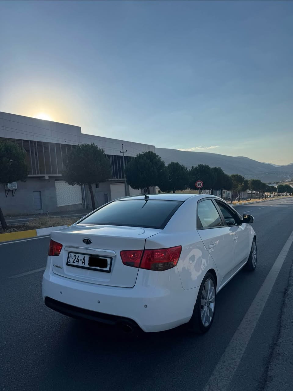 كيا سيراتو موديل ٢٠١٣ 
٢ پارچة بوياخ
جةمپيكي پيشي هةية 
گيرو مةكينة بةشةرت 
رةقةم و سةنةوي نوية 
بةناوي خؤمة
***********
*********** سوران, أربيل

