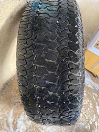 للبيع تخم تايرات كومهو قياس 275/65/18  07717381706