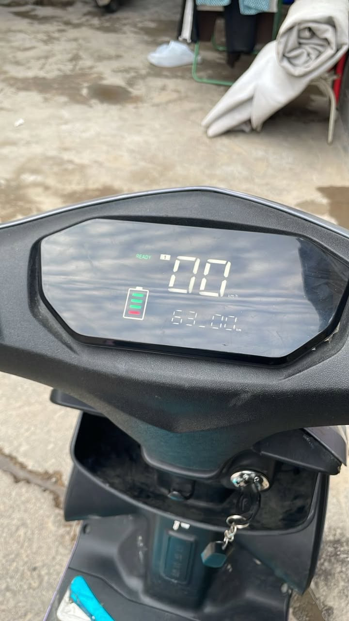 السلام عليكم  دراجة شحن5بطاريات بصمة تشغيل وسويج وانذار عدد2 كاملة من كلشي ماشية قليل بعدهة جديدة صار شهرين من اخذتهة نوع gt6 مكانه شارع فلسطين 
***********
السعر 450 الف
