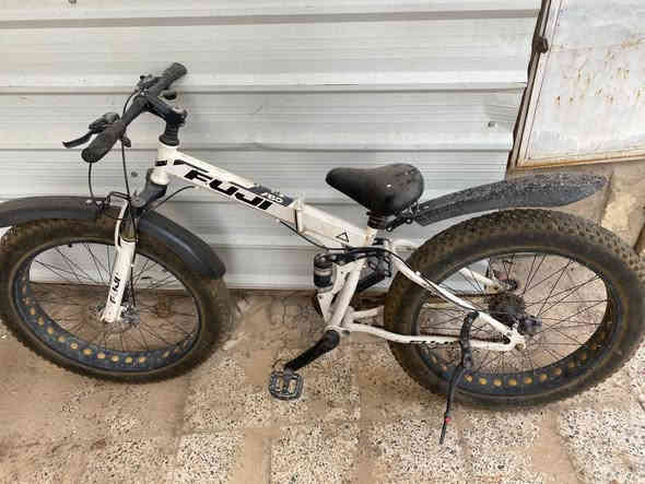 دراجة هوائية فئة الدبابه fuji  للبيع السعر ١٢٠ مكاني بغداد الغزالية للتواصل ***********واتساب
