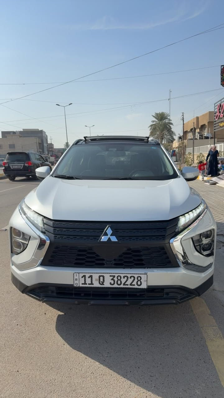 السلام عليكم
للبيع او المراوس 
ميتسوبيشي ياباني كلبس كروز موديل 23
         فول مواصفات 1/1
رقم بغداد الدولي الجديد باسمي      تحويل مباشر
مواصفاته:
بصمة تشغيل وبصمة فتح أبواب 
فتحة سقف بانوراما. 
كشنات جلد ابيض كهرباء وتدفءة 
نظام اربع كاميرات. 
تبريد قطعتين.
فول تحكم استيرن وشفتات رياضية 
نظام فور ويل وتويل 
شاشة كبيرة تدعم كار بلي 
ماشية قليل 60 بالكيلو
وبيه بعد هواي مواصفات 
بدون صبغ بدون تبديل مكفولة فقط بارد على گد شبر 
مكان السيارة بغداد الغزالية
السعر ب ((175)) وبيه مجال بسيط 
للاستفسار الاتصال على الرقم ***********
