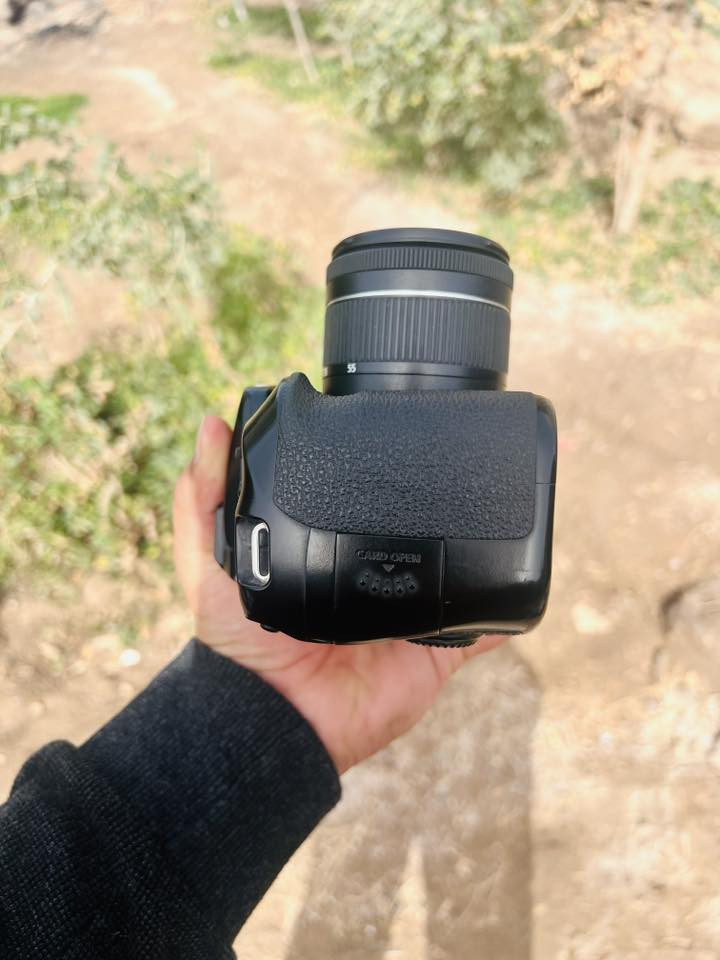 كامرا كانون 70D
عدسه 18/55

معه كرب 

قباقه لعدسه والكامرا 

شاحنه 

بطاريه العدد 1 

رام 32 

مكاني ناصريه سوق شيوخ 

سعر 500 الف 

تواصل واتساب فقط ***********
