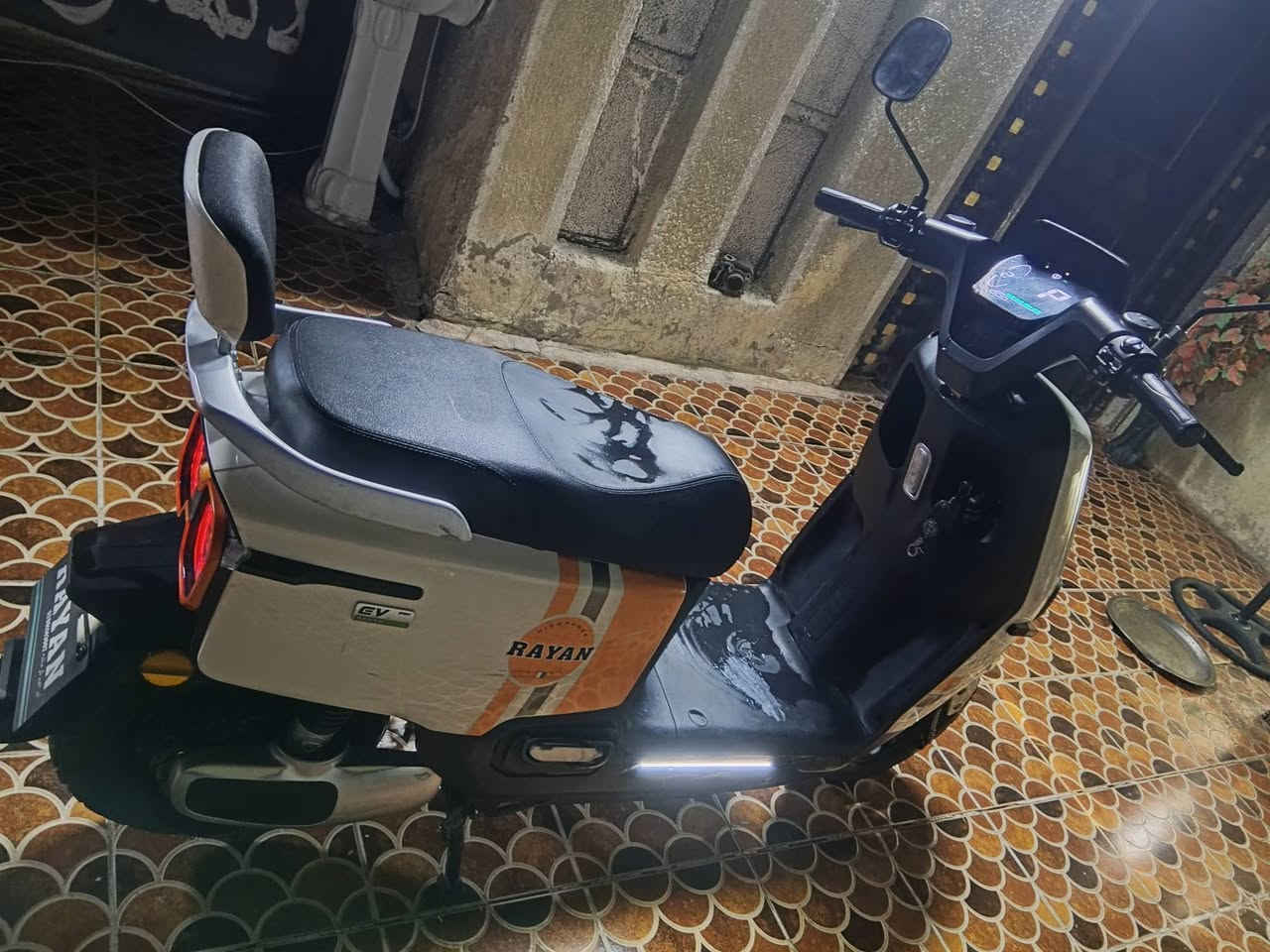 دراجه كلش نضيفه 🛑
بطاريات بحاله جيدا 🔋
نضيفه وحلوه ومرتبه 🧼
اي نقص مابيها  كلشي 🪬
شغال وجاهز سعر (650) 💸
بيها مجال كلش بسيط للشراي 
عنواني حي البنوك 🌍
اتصال ***********
