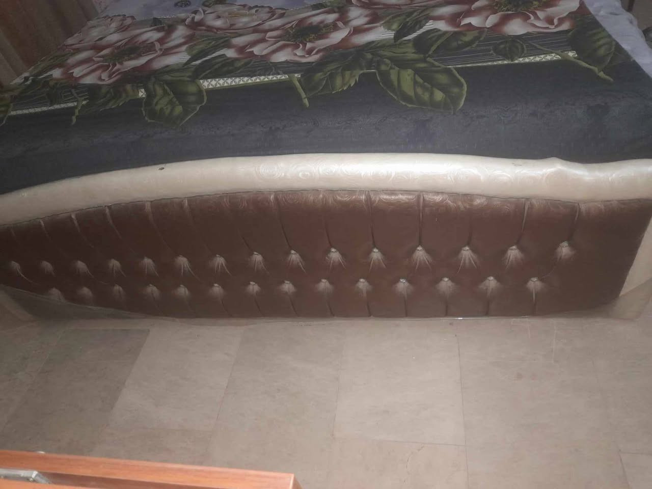 السلام عليكم 
جرباية نفرين كبيرة موديل تركي (الشغل عراقي)
وكنتورين شغل عراقي كل كنتور بابين 
السعر للكنتورين والجرباية 600 وبيها مجال زين للشراي 
للتواصل على الرقم 
***********
