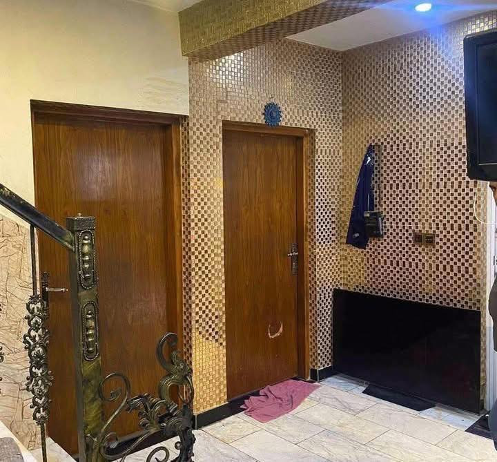 عقارات-الخضراء - نسعى - دومآ- نحو- الافضل 

#اعلان رقم ((1024))

#دار درجة اولى للبيع في منطقه السيدية مربع جامع الأقصى 
 
#مساحة :160 متر  واجهة :8م 
#المحتويات الطابق الاول :1 غرف نوم استقبال هول داخلي ومطبخ خدمات كراج 
الطابق الثاني : غرف نوم عدد 3 خدمات 

#السعر : 620 مليون قابل للتفاوض 

# للأ ستفسار 
مراسلة الصفحة على # الفيس بوك
عقارات -الخضراء - في السيدية
# او الاتصال على الرقم
☎️***********☎️ 
#او مراجعة مكتب الخضراء 
في السيدية شارع العلوة مقابل قاعه ريتاج للمناسبات
