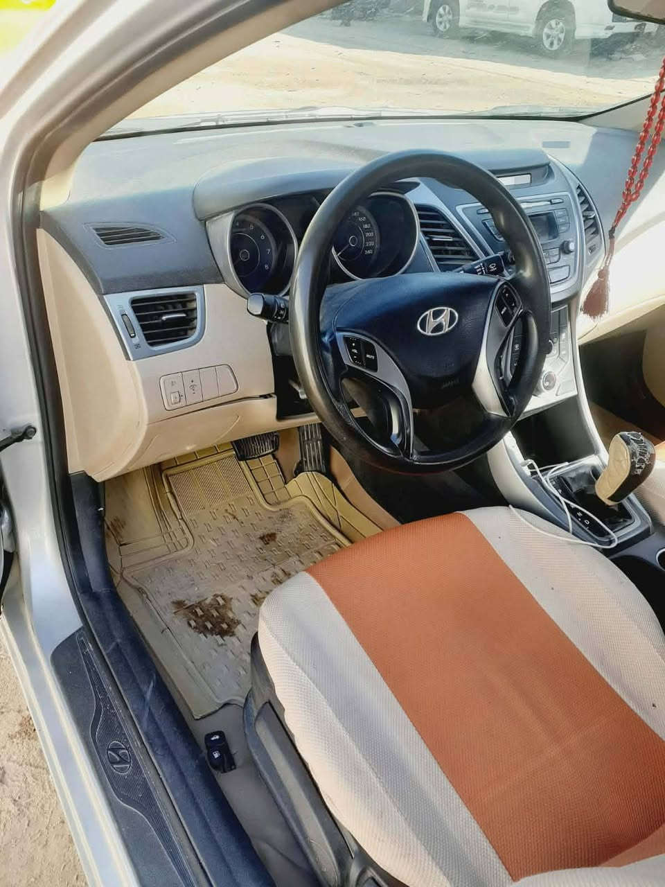 سلام عليكم النتره للبيع مديل ١٦ جاهزه كير ومحرك وحداديه وتبريد وتايرات بيه ٣ قطع بدون دواخل السياره بسمي المكان نجف مناذره السعر ١٠٧وبيه مجال ***********
