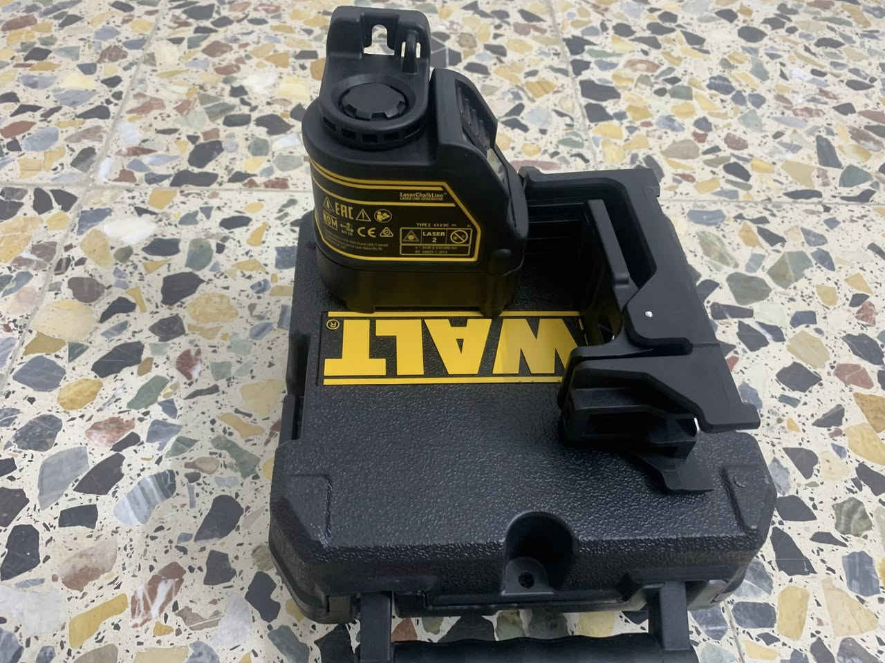 للبيع
لفل ليزر 🔴احمر
ديوالت مستعمل جدا قليل 
كامل ملحقات 
نظافه 99  ٠/٠
السعر ١٢٠ الف 
بغداد  
واتساب ***********
