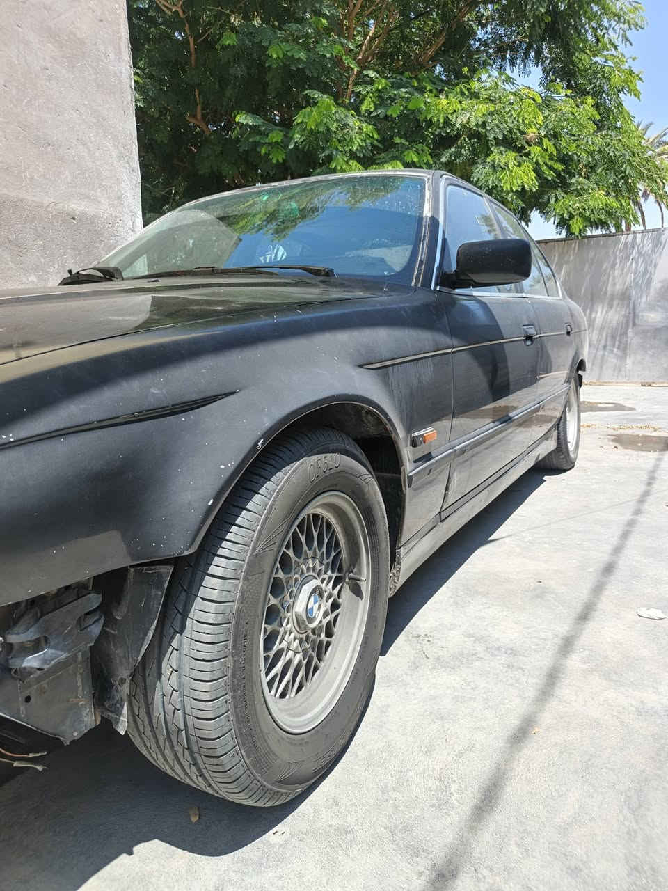 السياره للبيع أو مراوس بي إم موديل ٩١ وراد يابان  مكينه وكير كفاله
تبريد ثلج منضومه جديده 
كشن جلد كهربائي جديد
كهربائيات كله شغاله بدون جطل
رقم بغداد بااسمي تحويل شوكت ما يعجبك
تخم تاير 
صدره عوزه ترتيب 
و الدعاميه الاماميه مكسورة 
السعر ٤٥ وبيه مجال 
مكاني بابل الشوملي 
*********** بيه واتساب
