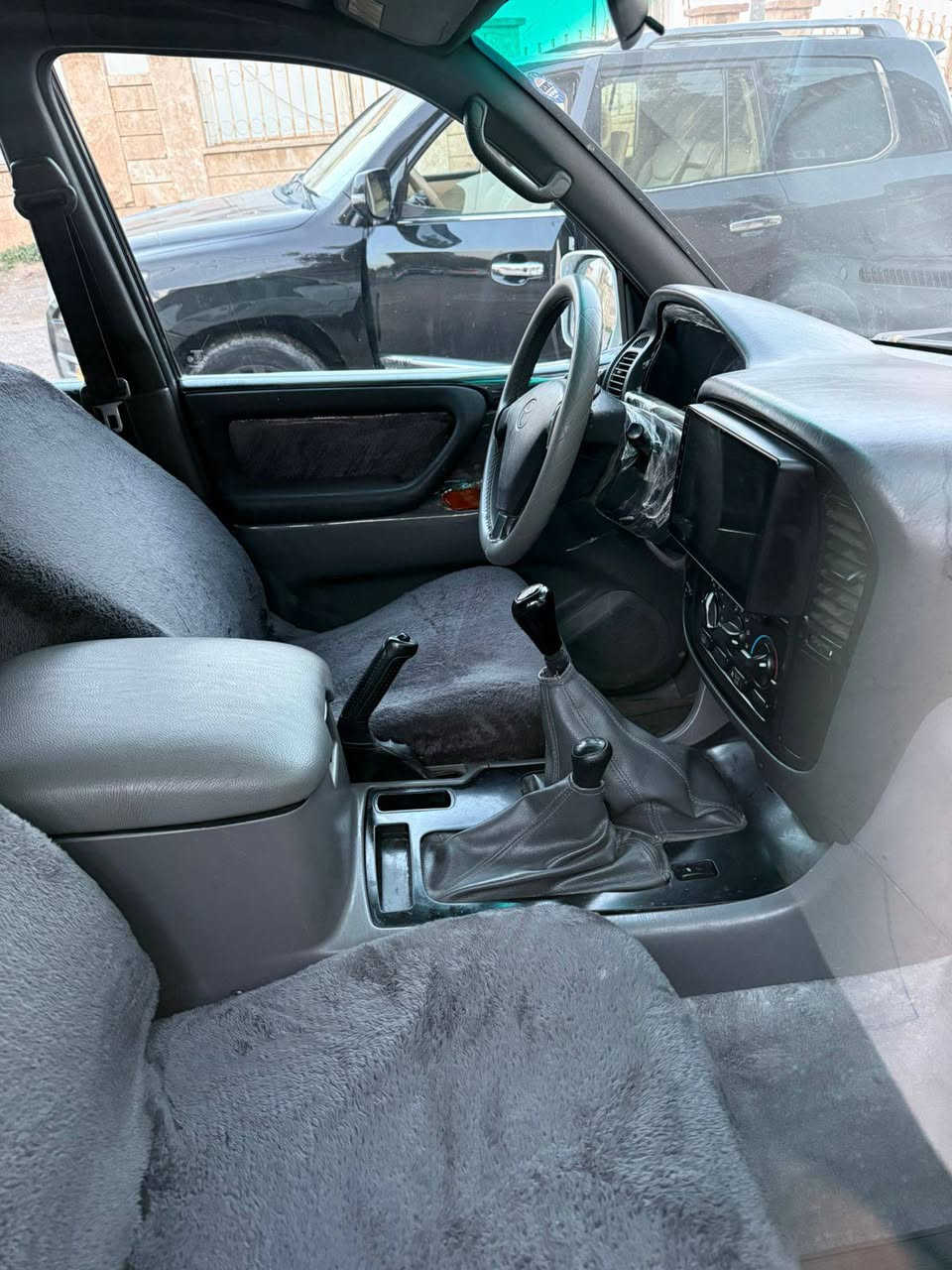 مونيكا ٢٠٠٢
رقم اصو لى 
بس واحد قطعه سبخ بس رش 
تخم تاير جديد 
ره قم و سنه وى جديد
جديد ماشاءالله 
دعامى من دعامى بشرت 
مواسفات 
سلاجه 
تبريد مركزى 
جام ئوتو
گيرو مكينه بشرت جديد مامفتوح
سعر ١٥٥ ورقه الاستفسار على هذا الرقم ***********
