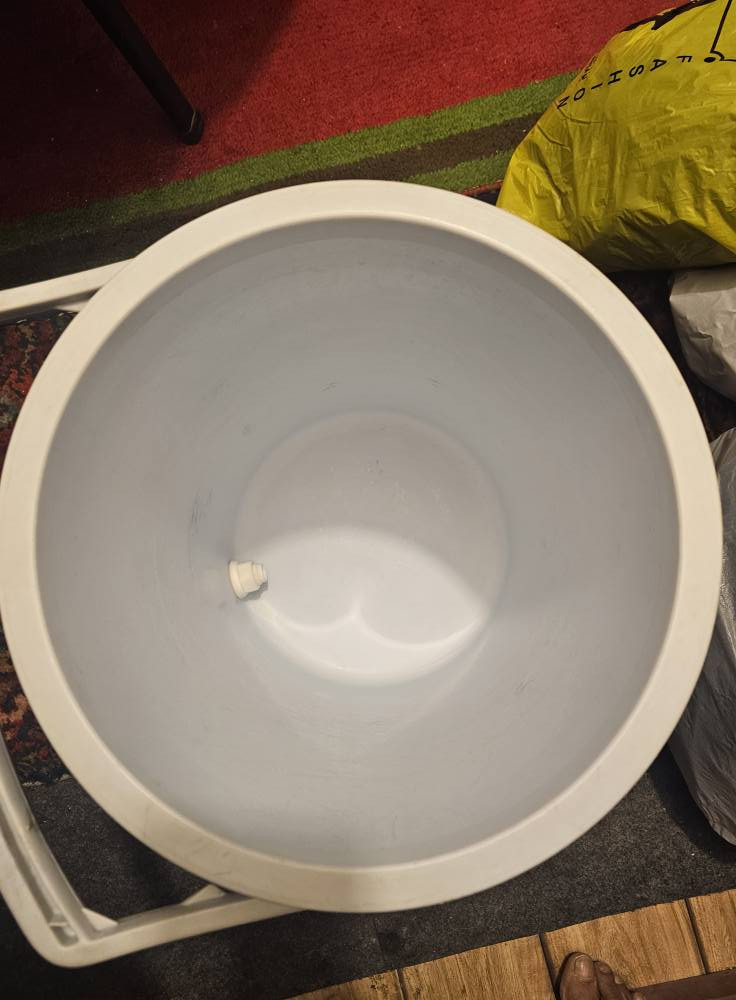 تەرمۆزەی ئاو
٢٠ لیتری 
بۆ  دوو سێ جار بەکارهاتووە
تەنها تۆزێک تۆزاوییە
ناوەوەی وەک تازە 
سەیری وێنەکان بکە
سلێمانی السليمانية, العراق


**إذا كنت صاحب هذا الإعلان وتريد حذفه لأي سبب، رجاءا أرسل رسالة إلى الدعم الفني**