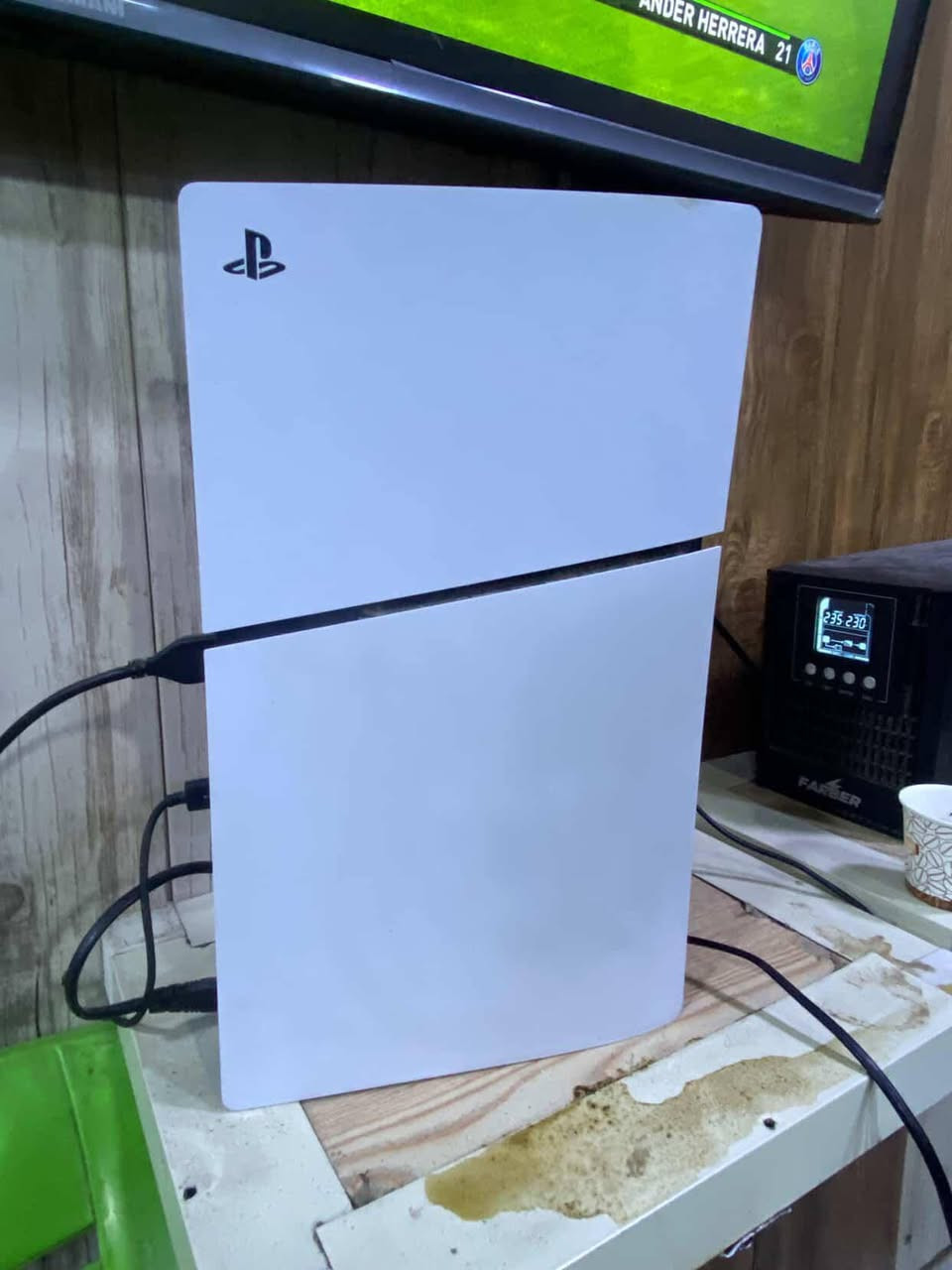 سلام عليكم بلي 5 للبيع يدات 2 جهاز مامفتوح *********** عنوان بغداد الكماليه
