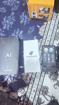 مترجم ذكاء اصطناعي • ChatGPT مدمج • قطعتين