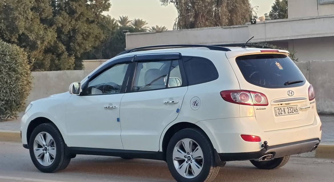 السلام عليكم 
للبيع هونداي سنتافي 2012خليجي مكينه 2400دوش
فول مواصفات..بصمه 
بيهه رشات صبغ. ... السياره جديده وجاهزة بمعنى الكلمه مكينه كير حداديه تخم تاير تبريد تدفئه رقم اربيل الدولي بأسمنه تحويل وكاله حاضر 
العنوان بابل الشوملي / السعر120$/***********\\***********
